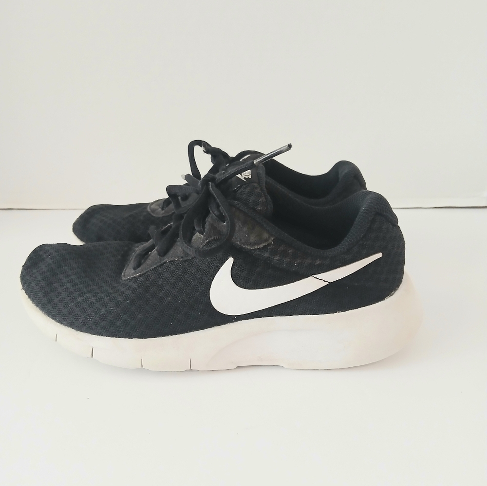 Nike Tajun Black Running Shoes Youth Size 2